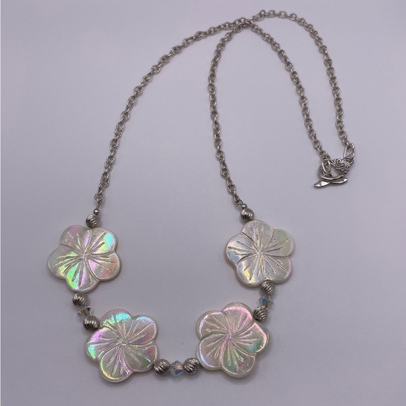 New Shell - Golden Lip Flower Pendants Necklace - Picture 4 of 6